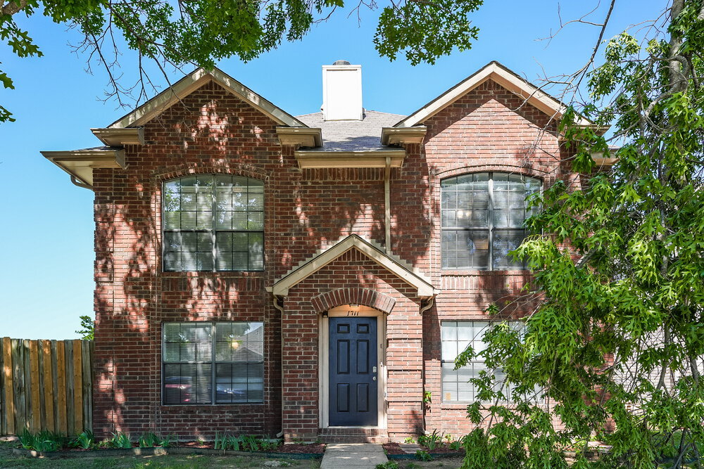 Primary Photo - 1711 Bluffview Dr