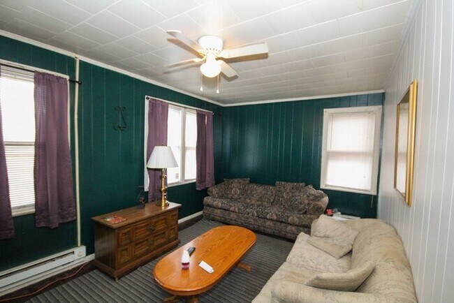Building Photo - 212 Warwood Ave
