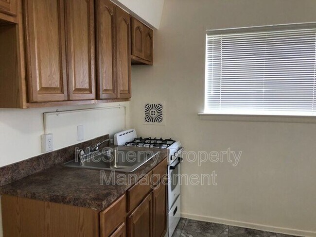 Foto del edificio - 7613 Whitaker Ave