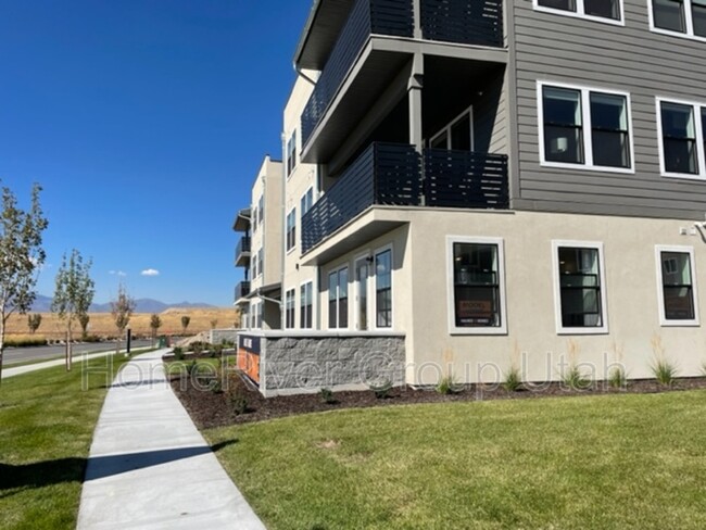 Building Photo - 8392 Sky Mirror Ln