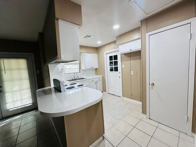 Foto del edificio - 3 Bedroom House on the Southside For Rent | Corpus Christi