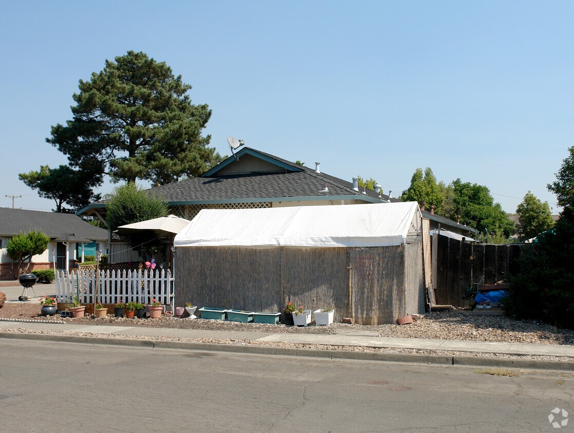 Building Photo - 1276 Martha Way