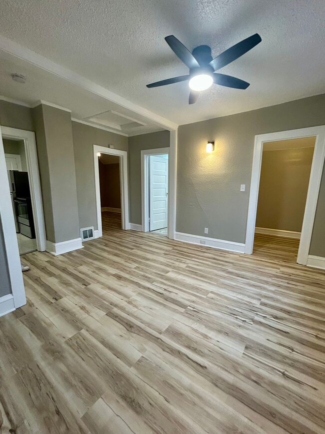 Foto del edificio - 906 North 6th Ave E