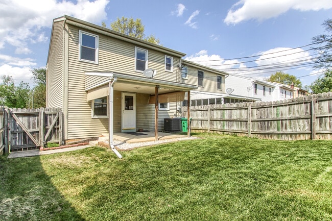 Building Photo - 1007 Northfield Dr