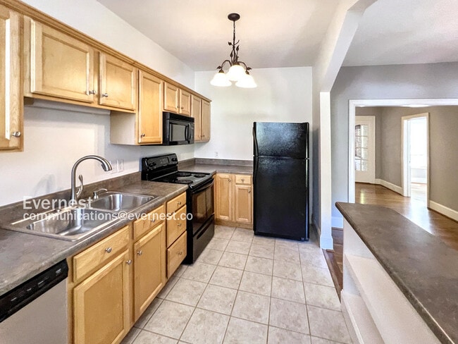Building Photo - 2819 Highland Ave