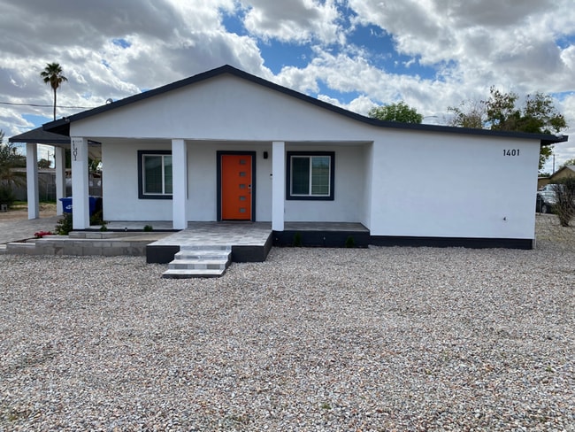 Photo - 1401 S 112th Dr House