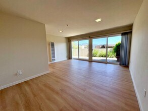 Building Photo - 28 Gomez Way
