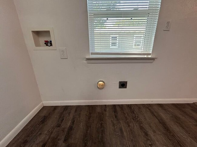 Foto del edificio - 706 Sunny Ln