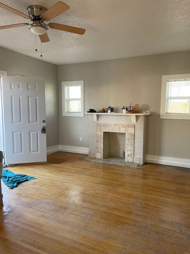 Foto del edificio - PRE-LEASING 4-bedroom, 2-bathroom