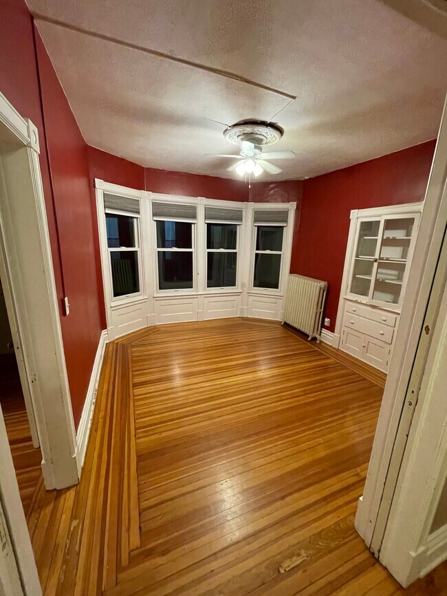 Dining area - 9 Hawthorne Ave