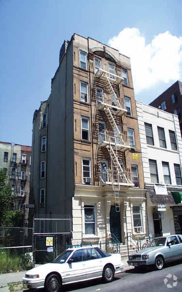 Primary Photo - 21 E 115th St