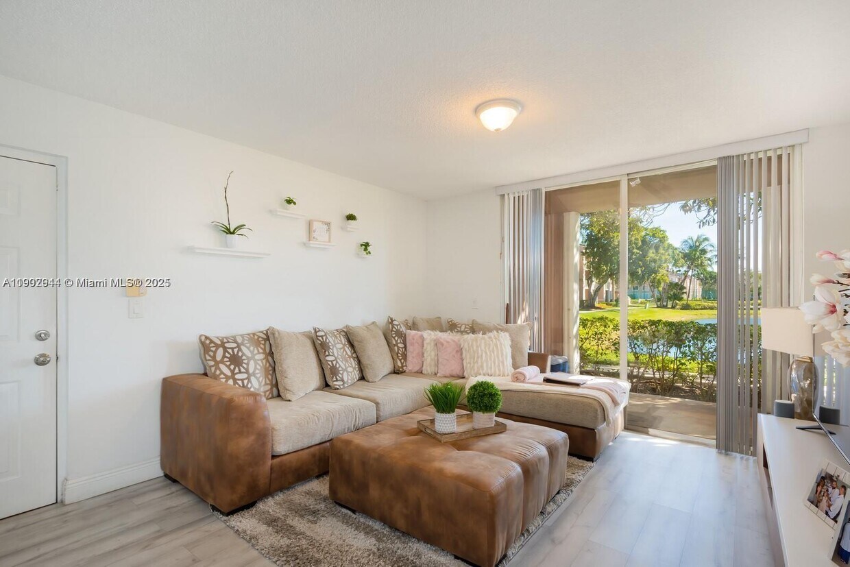 Foto principal - 12160 St.Andrews Pl