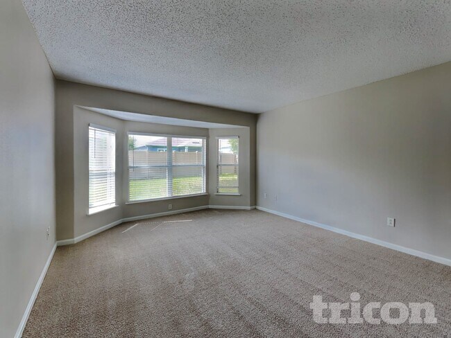 Foto del edificio - 7125 Beekman Lake Dr