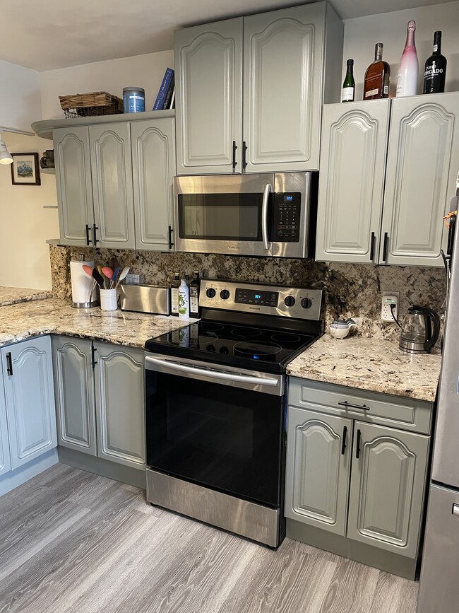 kitchen - 2800 SW 22nd Ave