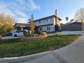 Building Photo - 39763 Country Club Dr