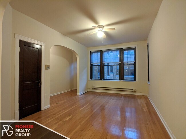 Foto del edificio - 717 W Barry Ave