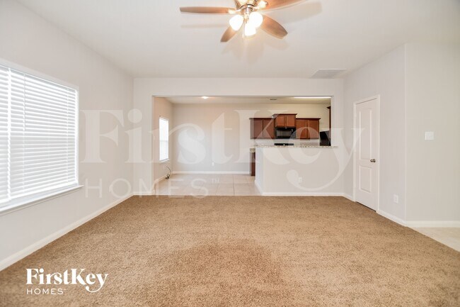 Building Photo - 9005 Woodfern Dr