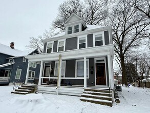 Building Photo - 730-732-732 Oakwood Ave