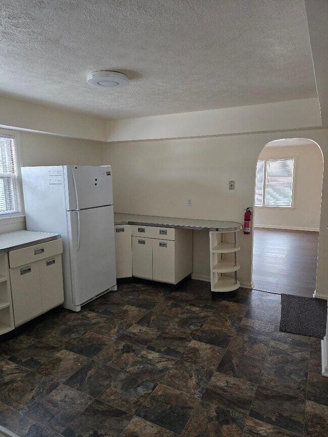 Cocina - 834 Lane Blvd