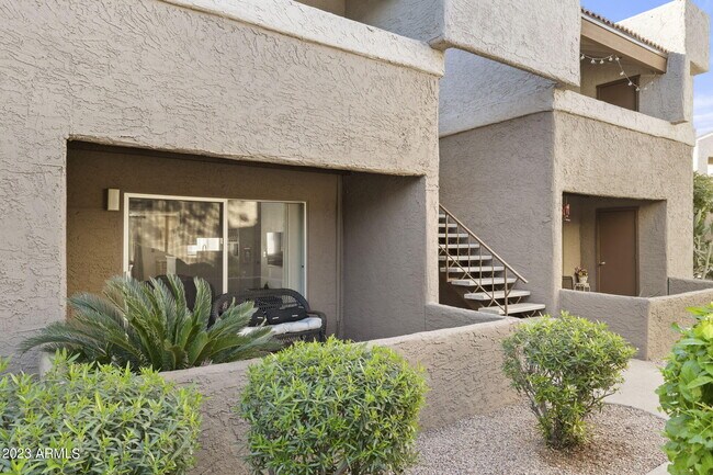 Foto del edificio - 4554 N Paradise Vlg Pkwy S