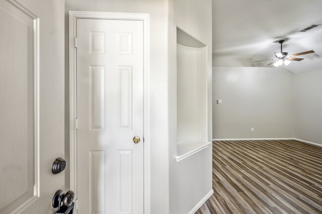 Building Photo - 14306 Pelican Marsh Dr