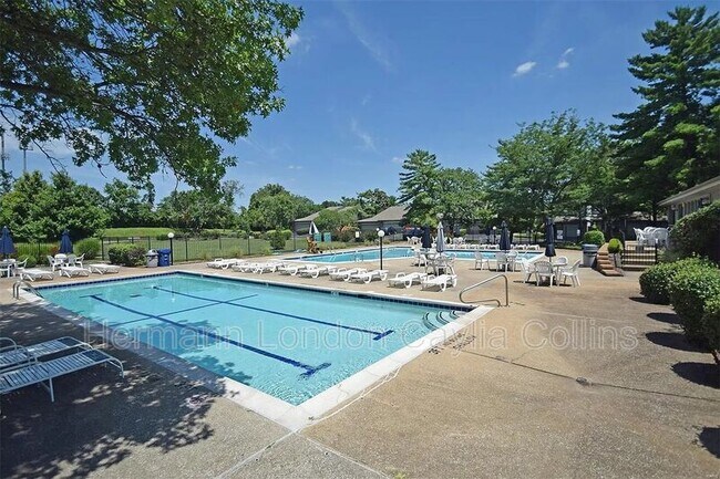 Building Photo - 725 Ridgeside Dr