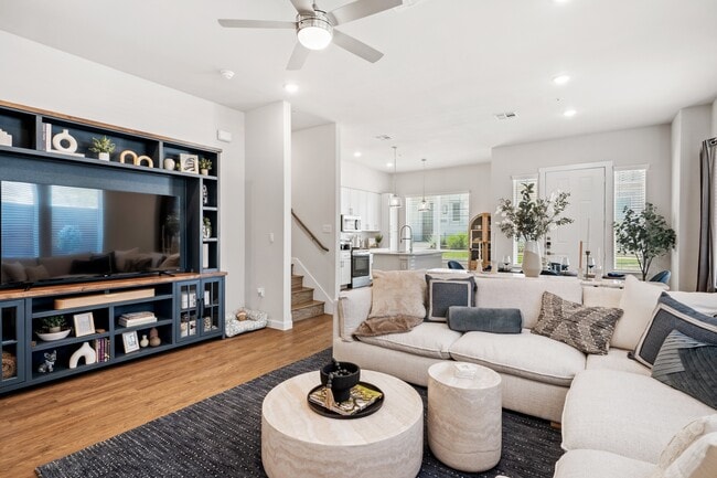 Building Photo - Avendale Painted Tree