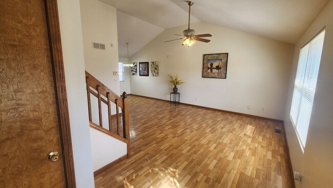 Foto del edificio - 3BR, 2.5BTH, 2CAR ATT GAR, Privacy Fenced Yard - In Washburn Rural Schools!