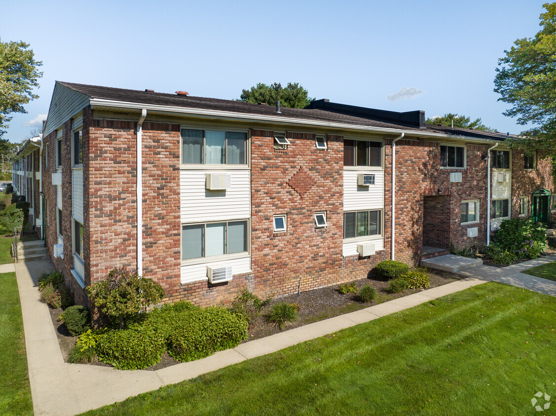 Forest Green - Apartments in Islip, NY | Apartments.com