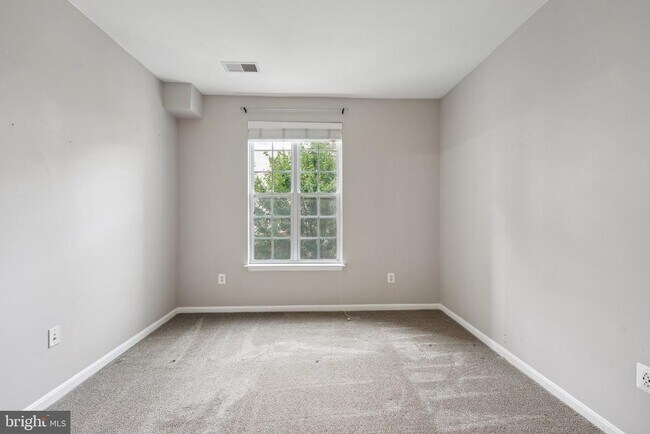 Foto del edificio - 21216 McFadden Square