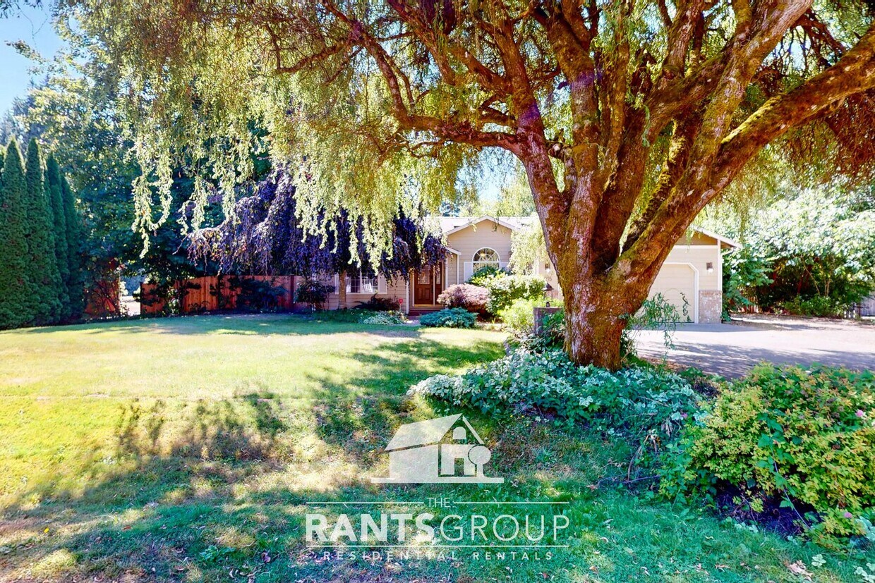 Foto principal - Lovingly cared for 3-bedroom, 1.75-bath ra...