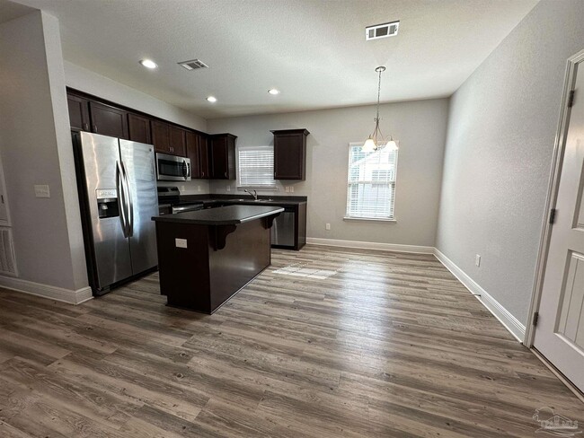 Building Photo - 422 N N St