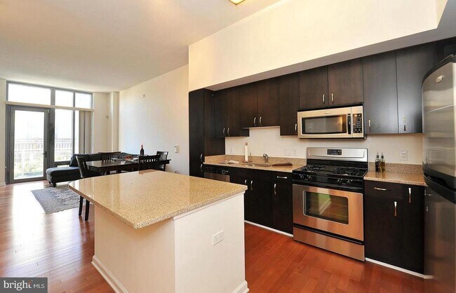 Building Photo - 440 L St NW