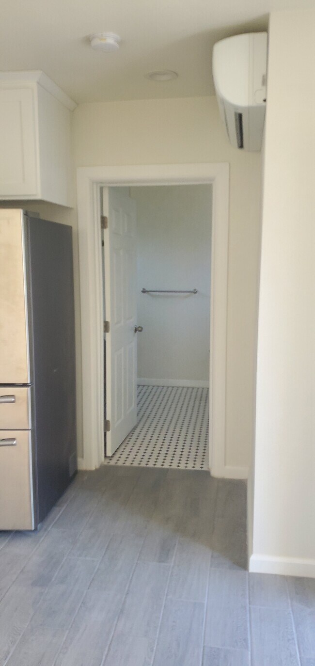 Entrada del baño - 5011 Stacy St