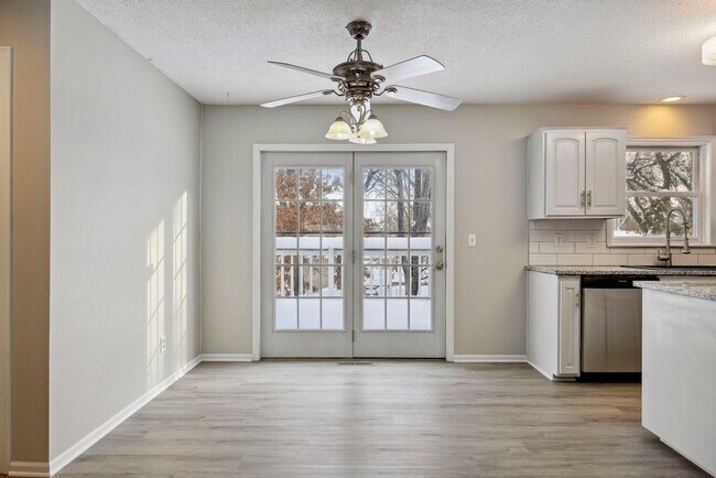 Foto del edificio - Lovely 4BR 4BA Home in the Best Neighborho...