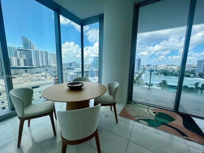 Foto del edificio - 700 NE 26th Ter