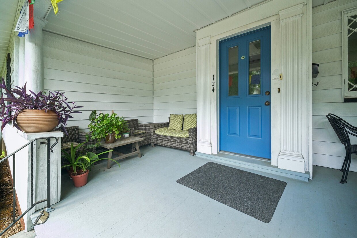 Primary Photo - 124 Midland Ave