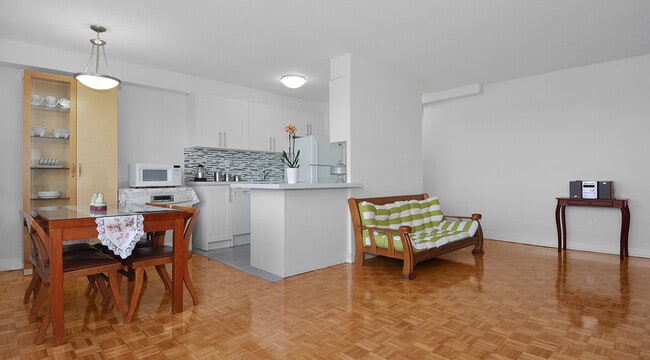 Building Photo - Central Park Place (B)