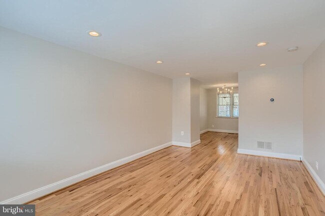 Building Photo - 812 Umbra St