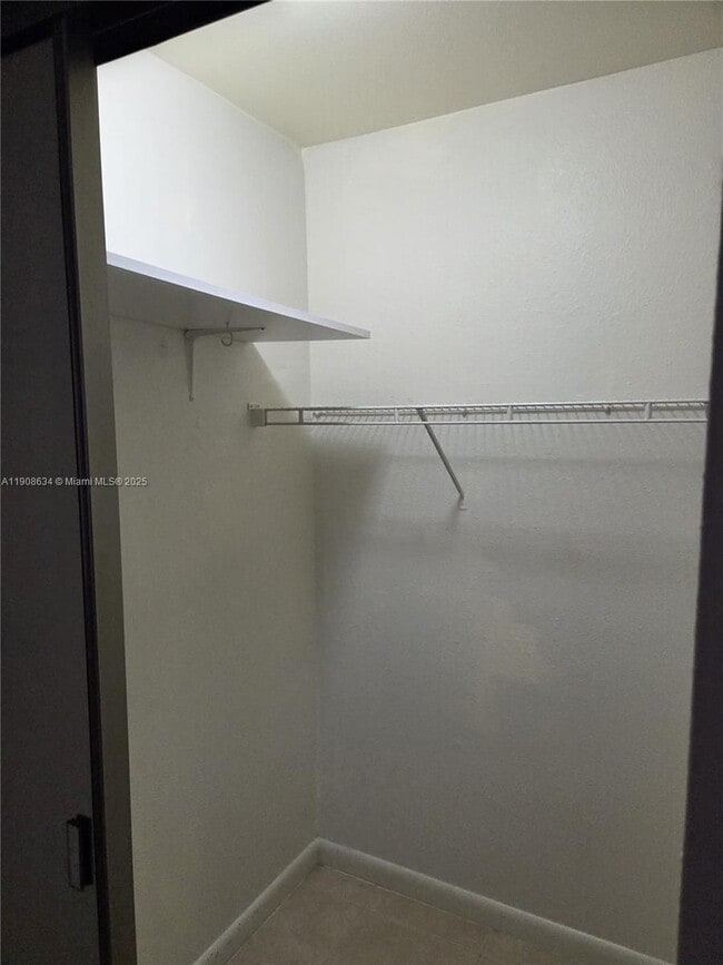 Building Photo - 5100 SW 41st St