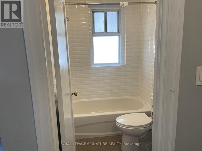 Photo du bâtiment - 382-382 Dovercourt Rd