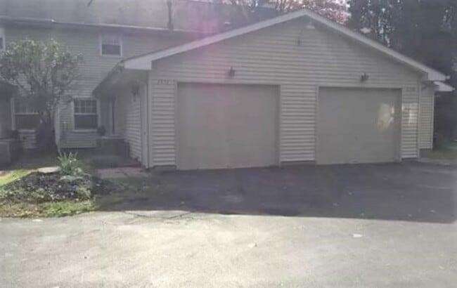 Building Photo - 1376 Red Tail Hawk Dr