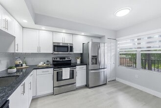 Building Photo - 550 SW 138th Ave