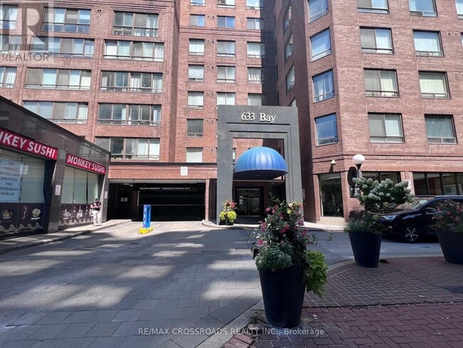 Building Photo - 633 Bay St.