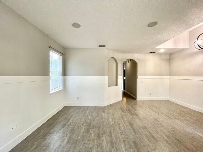 Building Photo - Gorgeous 3/2 Pool Home in Apopka's Parkside at Errol Estate!