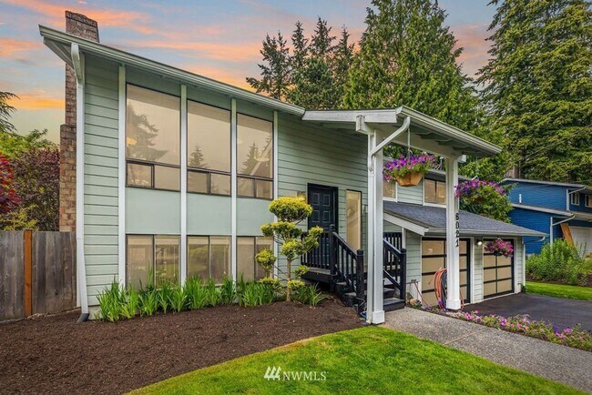 Building Photo - Oversized 4 Bedroom 3 Bathroom Home- Picni...