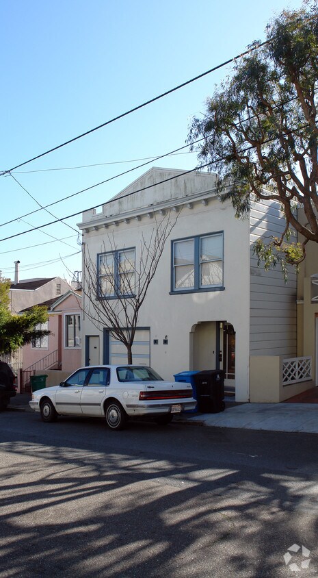 Foto del edificio - 158-158A College Ave