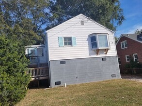 Building Photo - 1226 Richmond Crescent