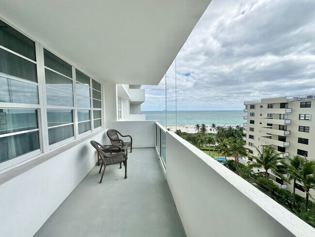 Foto del edificio - Furnished Studio for Rent in the iconic oceanfront Decoplage Condominium: where the ocean meets L...