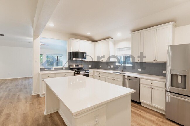 Foto del edificio - 232 Strawberry Blonde Dr